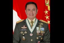 Mutasi TNI: Eks Anak Buah Prabowo Penakluk Mount Everest, Letjen Iwan Kini Dapat Jabatan Pangkostrad