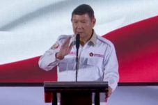 Soal Bansos, Hashim: Setiap Warga Negara Akan Diberi HP Gratis Dengan Rekening Digital